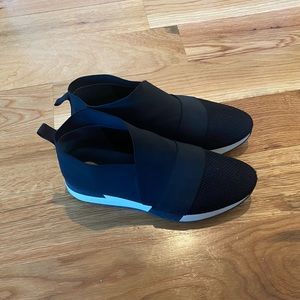 Balenciaga Race Runner Black & White SIZE 38